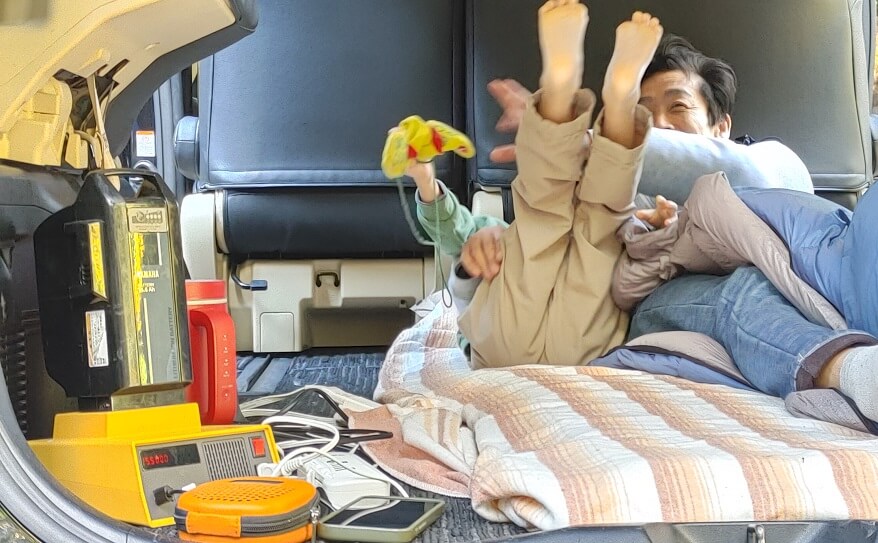 春のキャンプも電源のアリ・ナシで快適度が大違い! 冷え込みやすい朝晩の底冷え対策は電源+電気毛布が正解