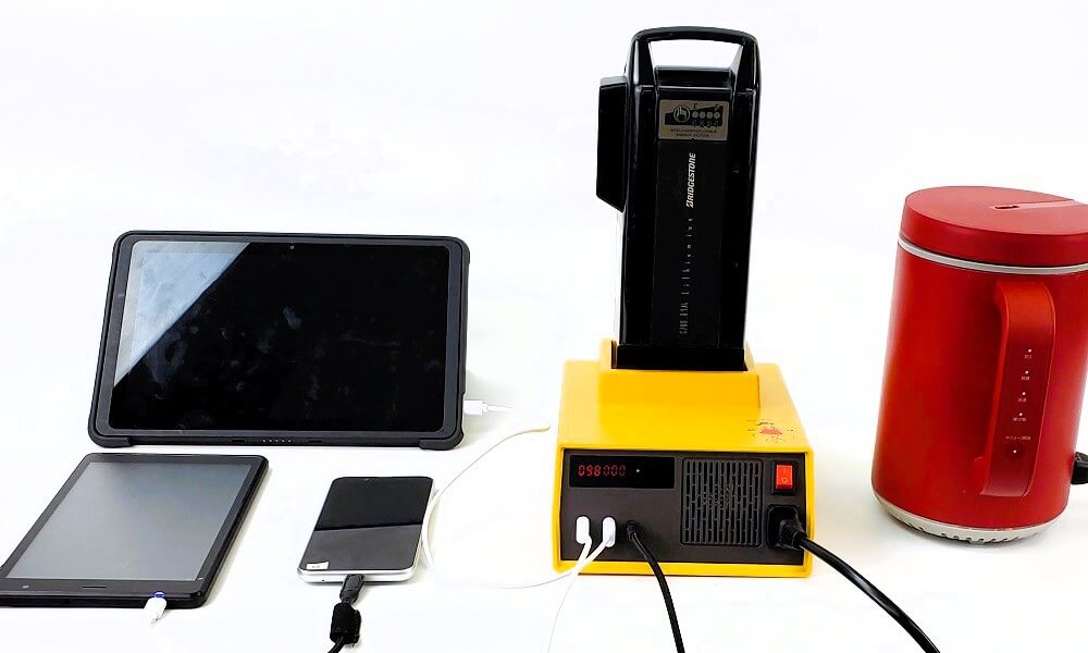 緊急時に電動アシスト自転車のバッテリーを100Vの電源に変えるインバーター「チャリパワー」。